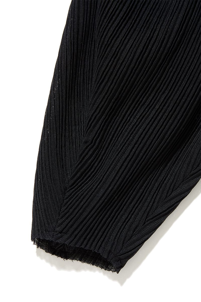 Puff-sleeve Pleats Top / Black | LEINWANDE