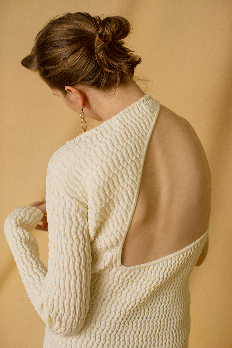 Back Cutting Wave Knitted Top/ White 詳細画像 Back Cutting Wave Knitted Top/ White 1