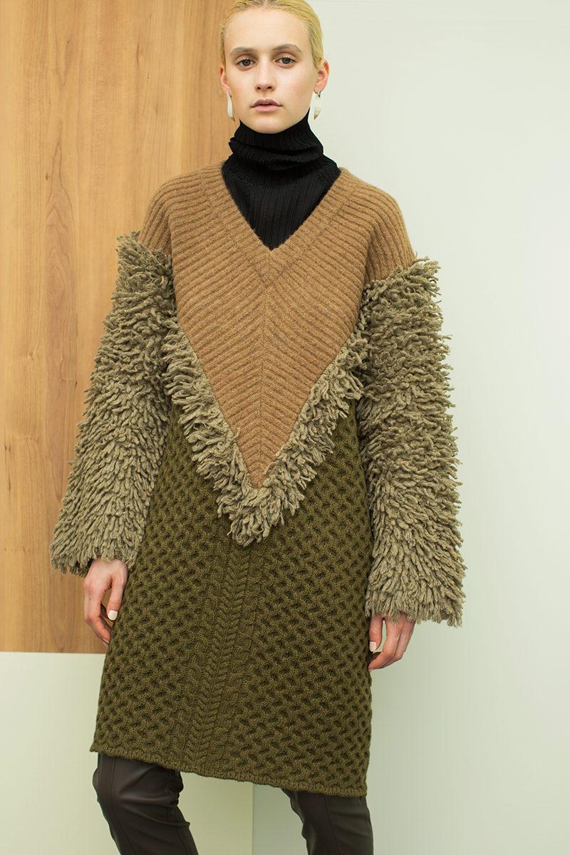 Loop V Knitted Dress 詳細画像 Khaki 1