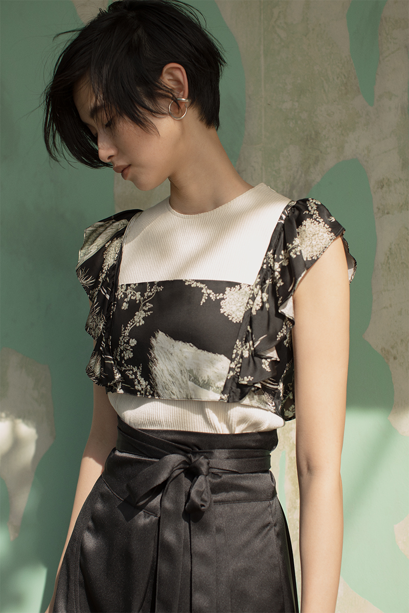 Landscape Print Frill Cropped Top 詳細画像 Black 1