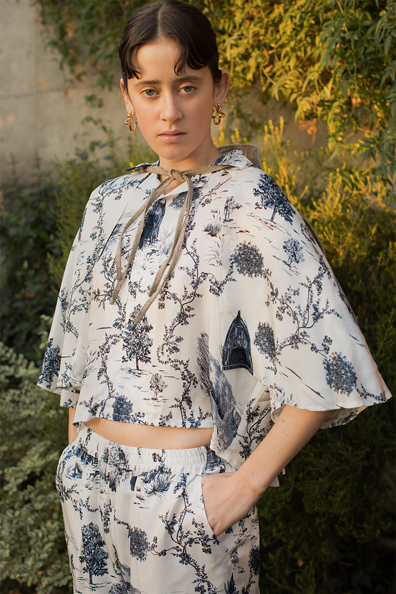 Landscape Print Cape-sleeve Blouse