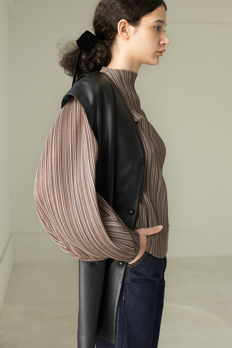 Puff-sleeve Pleats Top
