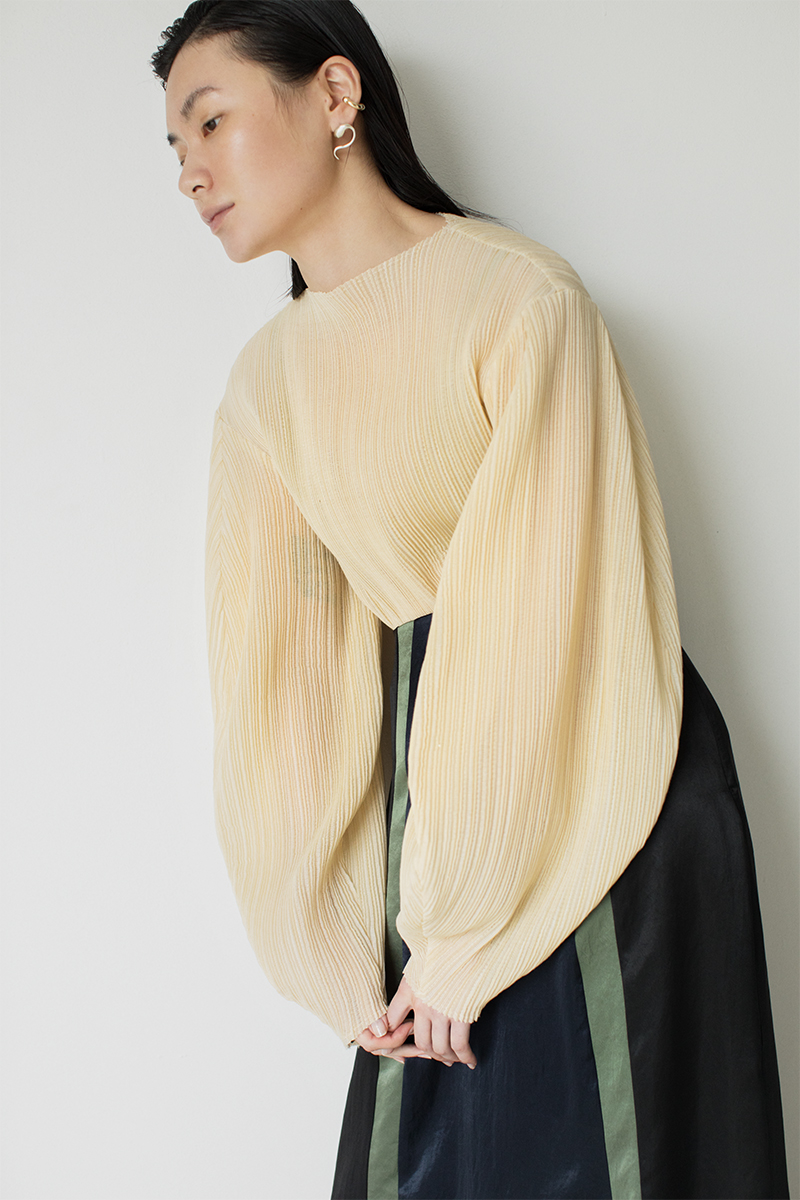 Puff-sleeve Pleats Top