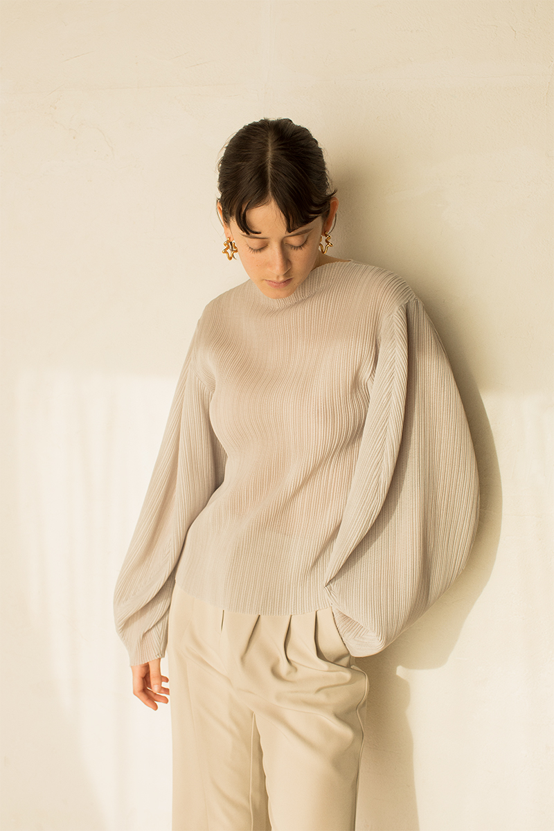 Puff-sleeve Pleats Top