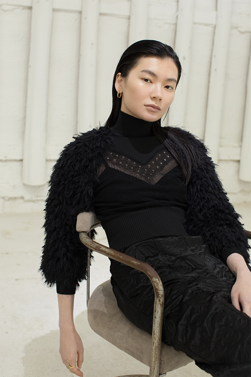 Fringe Sleeve High-neck Top 詳細画像 Black 1