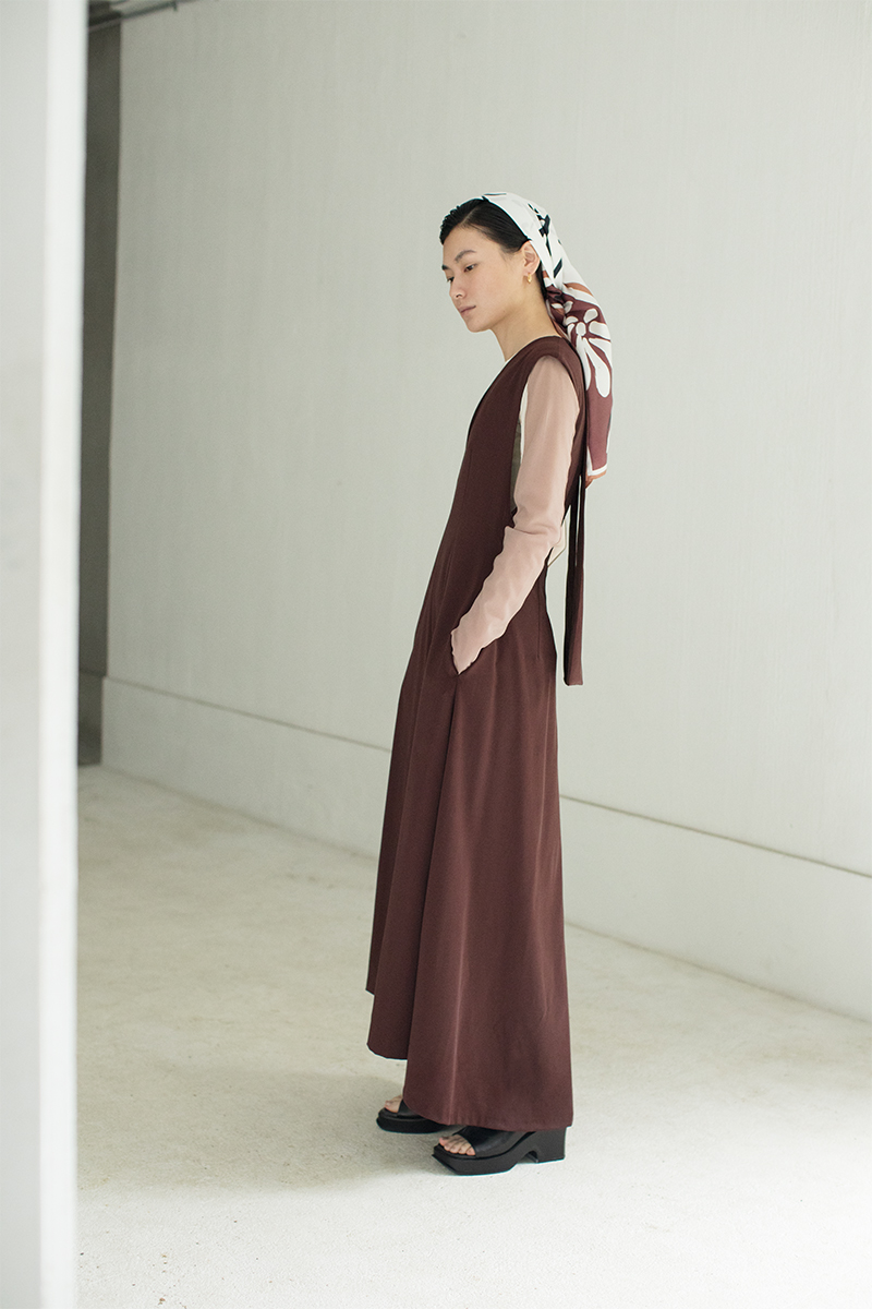 Satin V-neck Midi Dress 詳細画像 Brown 1