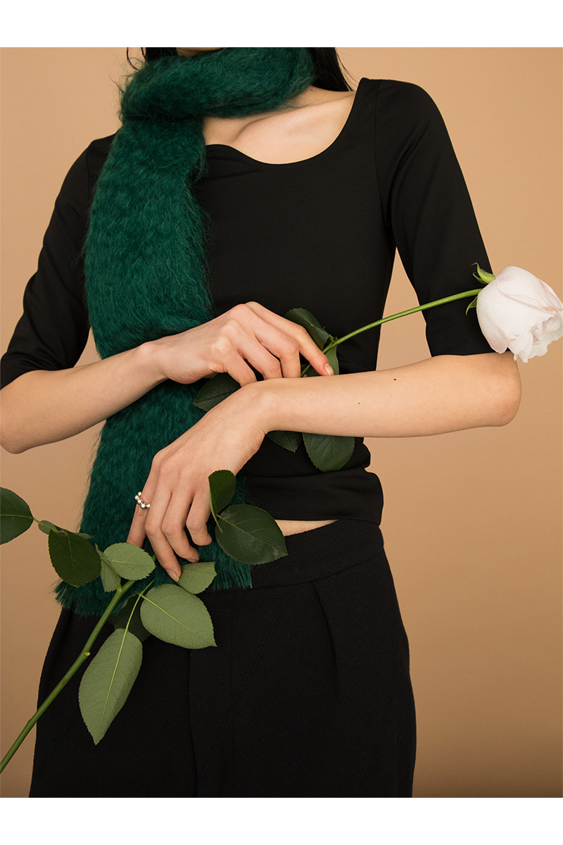 Curvy Neck T-shirts 詳細画像 Black 1