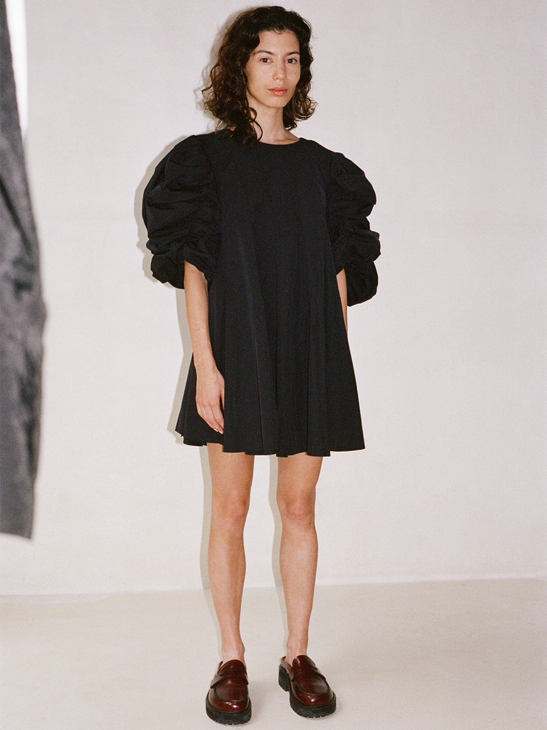 Bubble Sleeve Mini Dress 詳細画像 Black 1