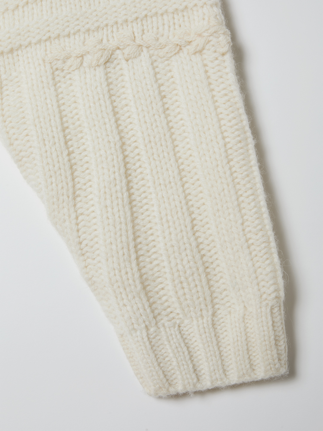 Intarsia Cable Cardigan 詳細画像 White 4