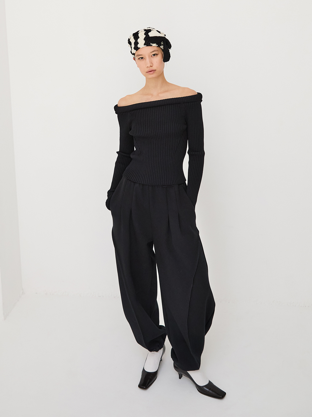 Tube Knit Off Shoulder 詳細画像 Black 2